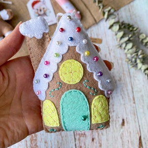 Tree Decoration, Gingerbread Man, Xmas Tree Decor, Gingerbread House, Felt Xmas Ornament, Secret Santa Gift, Cute Christmas Decor, Christmas Gift, Xmas Felt Decor, Xmas Ornament, Felt Craft Decor, Xmas Decor Gift, Unique Xmas Decor.