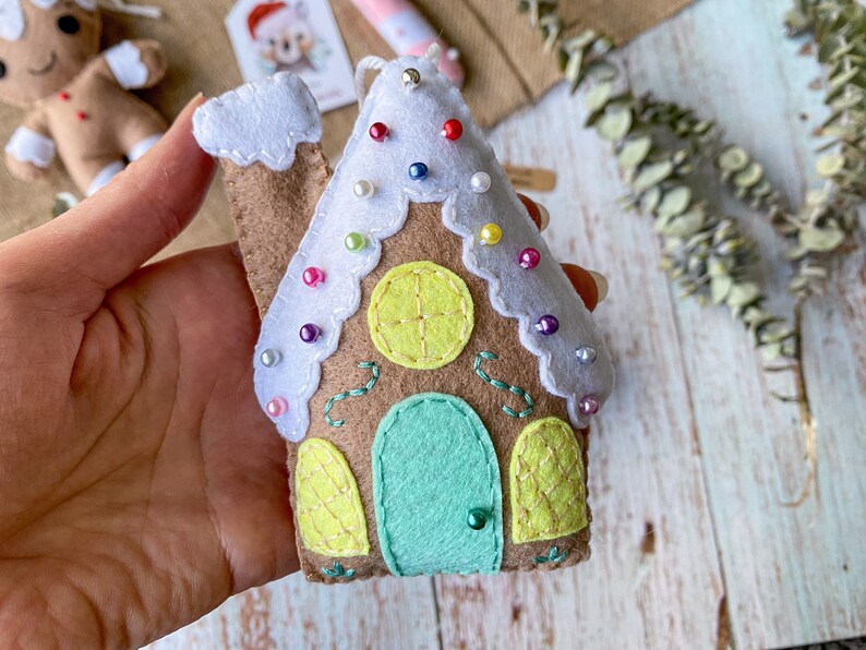 Tree Decoration, Gingerbread Man, Xmas Tree Decor, Gingerbread House, Felt Xmas Ornament, Secret Santa Gift, Cute Christmas Decor, Christmas Gift, Xmas Felt Decor, Xmas Ornament, Felt Craft Decor, Xmas Decor Gift, Unique Xmas Decor.
