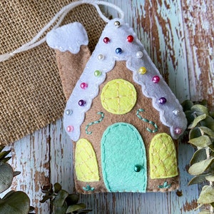 Tree Decoration, Gingerbread Man, Xmas Tree Decor, Gingerbread House, Felt Xmas Ornament, Secret Santa Gift, Cute Christmas Decor, Christmas Gift, Xmas Felt Decor, Xmas Ornament, Felt Craft Decor, Xmas Decor Gift, Unique Xmas Decor.