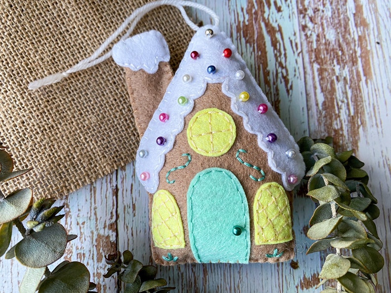 Tree Decoration, Gingerbread Man, Xmas Tree Decor, Gingerbread House, Felt Xmas Ornament, Secret Santa Gift, Cute Christmas Decor, Christmas Gift, Xmas Felt Decor, Xmas Ornament, Felt Craft Decor, Xmas Decor Gift, Unique Xmas Decor.