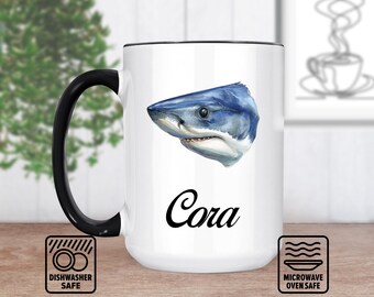 Taza con forma de cabeza de tiburón y nombre personalizado: una taza única y personalizada para amantes del océano, un regalo divertido para entusiastas de los tiburones, una taza de café de cerámica hecha a mano.
