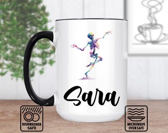 Tanzende Skelett-Tasse mit individuellem Namen - personalisierte Tasse für Halloween, gruseliges Geschenk, einzigartige Kaffeetasse, Skelett-Liebhaber-Geschenk
