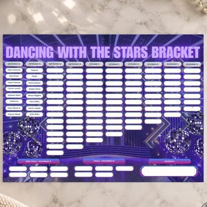 Può includere: Un poster rettangolare per il torneo Dancing With The Stars con sfondo di un palco viola e blu e palle da discoteca. Il design include colonne per le date dal 15 settembre al 10 novembre, con campi bianchi vuoti per nomi e turni finali.