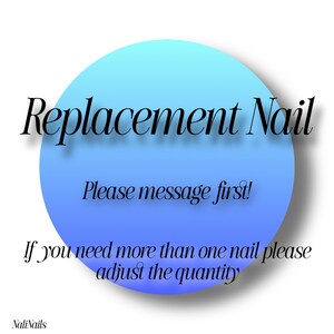 Puede incluir: Un círculo degradado azul y azul claro con las palabras "Replacement Nail" en escritura negra. El texto "Please message first!" está debajo, seguido de "If you need more than one nail please adjust the quantity." La marca "NaliNails" está en la parte inferior.