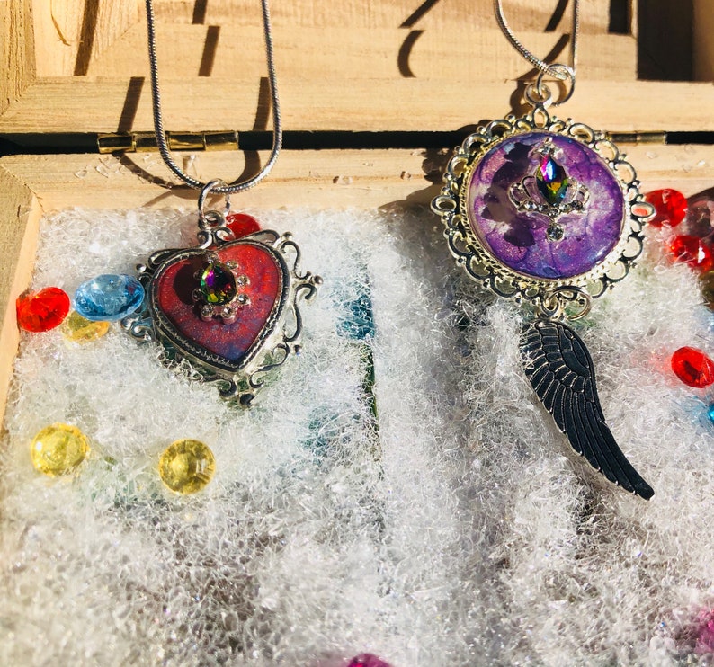 Silver Resin Pendants Jeweled-Honeycomb Painted