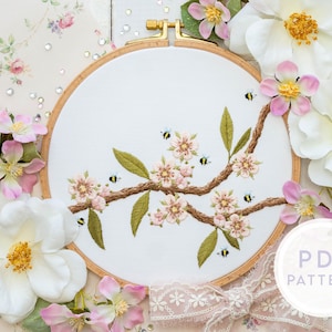 Modello PDF ricamo "Fiori di melo" - Download istantaneo digitale / Fiori floreali Piante di melo Margherita Fiore di ciliegio Ramo Ape Primavera