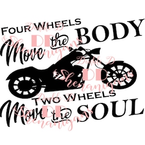 Puede incluir: Diseño gráfico en blanco y negro con una silueta de motocicleta. El texto dice "Four Wheels Move the Body, Two Wheels Move the Soul."