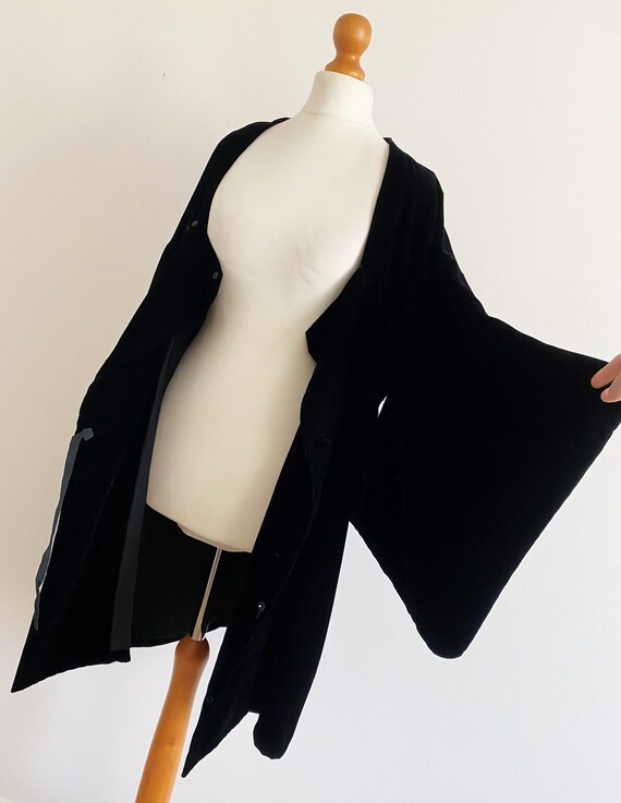 1960's cocoon silhouette black velvet kimono coat… - image 8