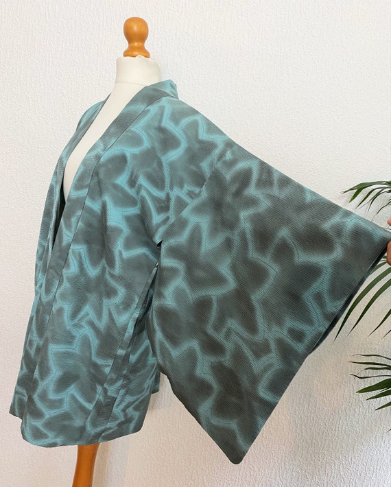 Ombré dye baby blue Japanese maple pattern Kimono jacket/ silk Haori from 1960's/ sustainable fashion