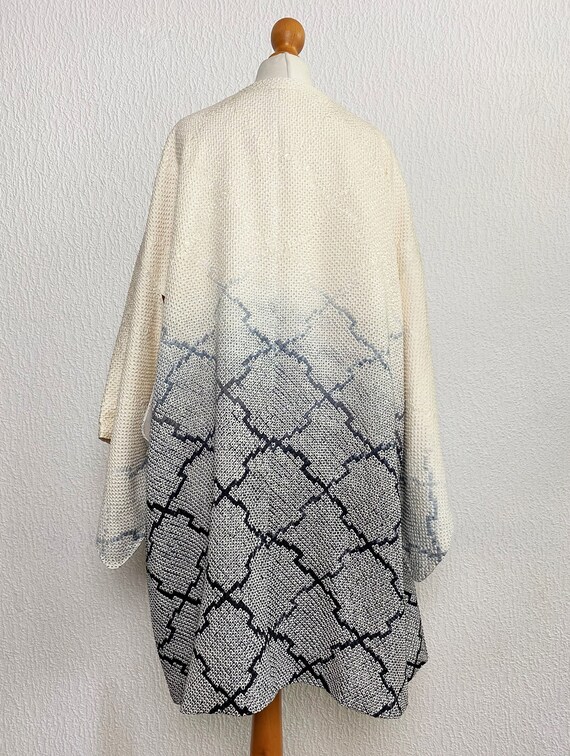 white and gray geometric motif Shibori tie dye Ki… - image 7