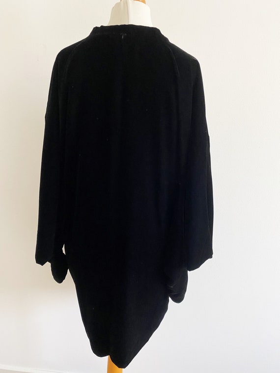1960's cocoon silhouette black velvet kimono coat… - image 5