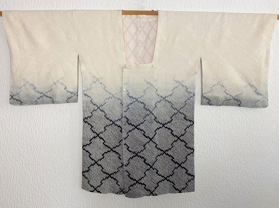 white and gray geometric motif Shibori tie dye Ki… - image 5