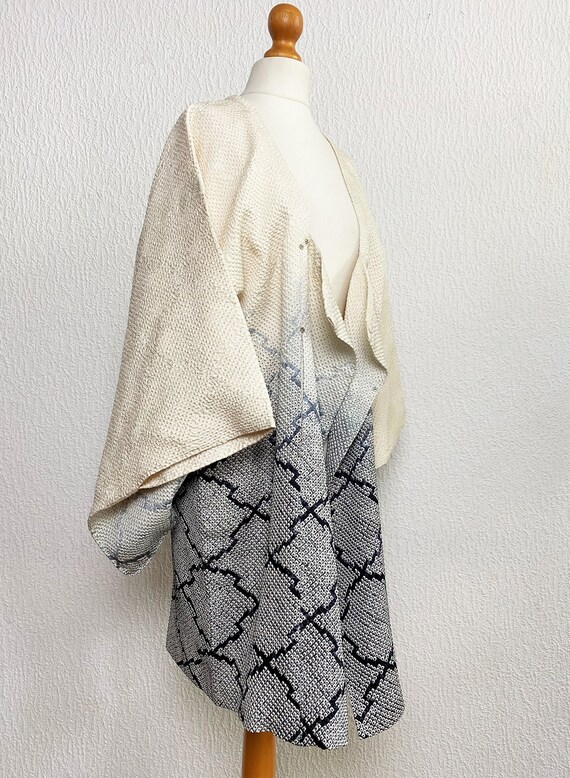 white and gray geometric motif Shibori tie dye Ki… - image 8