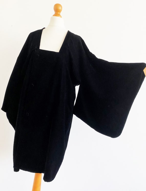 1960's cocoon silhouette black velvet kimono coat… - image 2