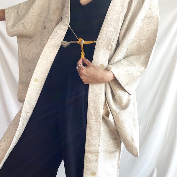 Kimono jacket/white chrysanthemum / glitter HAORI/ "URUSHI"(lacquer wear) /Original Japanese vintage/ for wedding/bridal costume