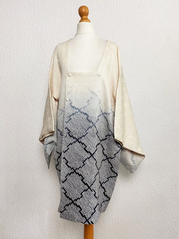 white and gray geometric motif Shibori tie dye Ki… - image 9