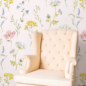 Multicolor Vibrant Floral Wallpaper, Botanical Pretty Flowers Wall Art for Girls’ Room Decor, Cozy Pastel Natural Wall Mural Peel and Stick
