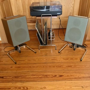 Original Strauss speaker stands. Top-notch, timeless mid-century design for the best sound. A true rarity!