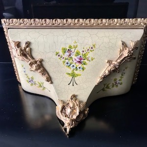 A fine Venetian mirror console, a wall mirror with porcelain craquelé and brass decoration. True vintage in the Baroque/Rococo style.