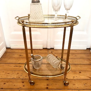 Luxe Empire-stijl messing BAR-SERVING CART-THEA CART in ronde vorm met getint glas/uitneembaar dienblad. Zeer stijlvol.