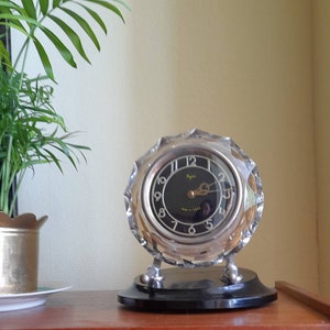 Vintage mantel clock/table clock. Russian 1950s mechanical clock made of Bakelite and lead crystal. Top design and mechanics!