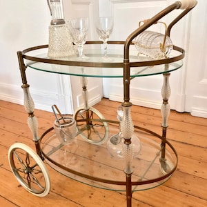 Neoklassieke Art Deco BAR CART - SERVEERCART - Theewagen Vintage Uniek Messing en Boheems Kristal. Een echte blikvanger!