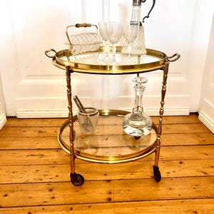 Luxuriöser Messing BARWAGEN-TEEWAGEN-SERVIERWAGEN in runder Form mit Rauchglas-Platten Beistelltisch- abnehmbares Tablett. Sehr edel!