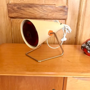 Vintage heat lamp from the 1960s with height adjustment. A true mid-century rarity.