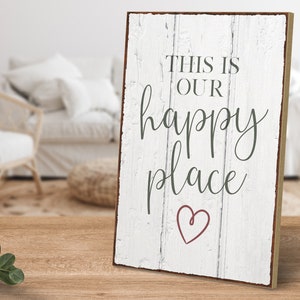 Holzschild mit Spruch - This is Our Happy Place - von ARTFAVES®