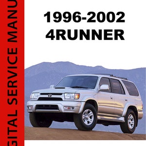 以下が含まれることがあります： 1996-2002年式トヨタ4ランナーのデジタルサービスマニュアル。表紙には、山を背景に土の丘に駐車されたシルバーのSUVが描かれています。テキストにはTOYOTA、1996-2002 4RUNNER、DIGITAL SERVICE MANUAL、SERVICE、REPAIR、MAINTENANCEが含まれています。