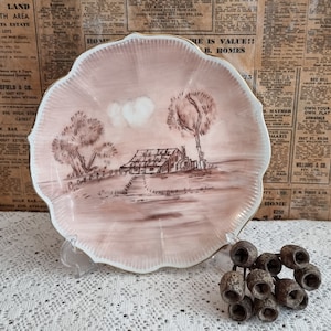 Australiana handpainted plate. Peg Walker.