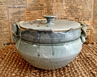 Hidden Valley pottery tureen/casserole dish. Hidden Valley pottery tureen/casserole dish.