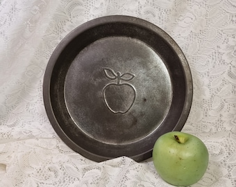 Vintage apple tart or pie plate. Baking tin.