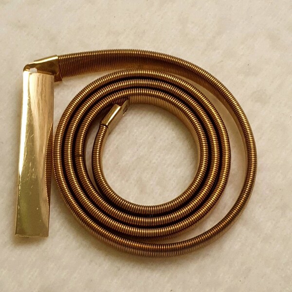 Vintage stretchy metal thin gold belt.