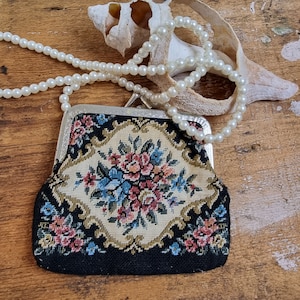 Monedero pequeño tipo tapiz vintage.