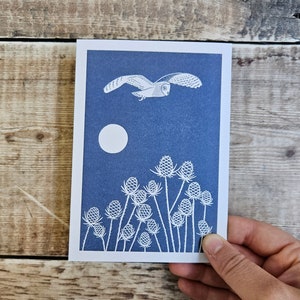 Hibou et cardères - Une seule carte de voeux inspirée d'une rencontre fortuite que j'ai eue en nageant avec une enveloppe brune recyclée (vierge à l'intérieur)