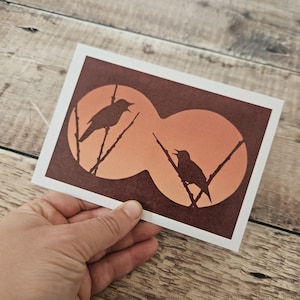 Nightingales at Dusk - Une seule carte de voeux avec enveloppe marron (vierge à l'intérieur)