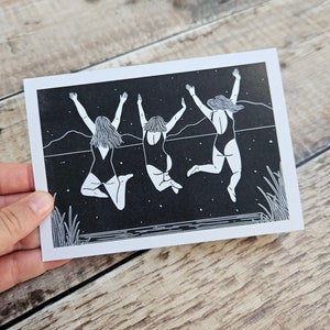 Three for Joy - Une carte de voeux inspirée de la nage sauvage avec une enveloppe brune recyclée (vierge à l'intérieur)