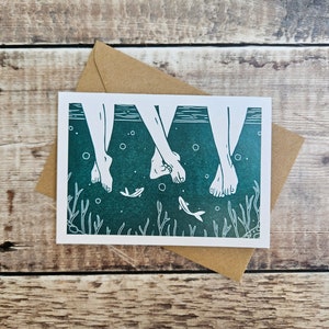 Bord de l'eau - Une seule carte de voeux inspirée de la nage sauvage avec une enveloppe brune recyclée (vierge à l'intérieur)