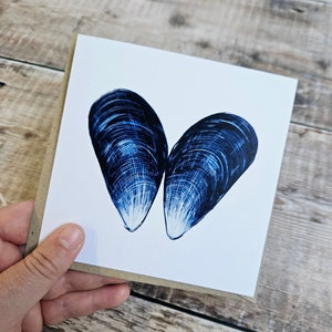 Cuore di conchiglia di cozza - Biglietto di auguri quadrato singolo con busta marrone (vuoto all'interno)