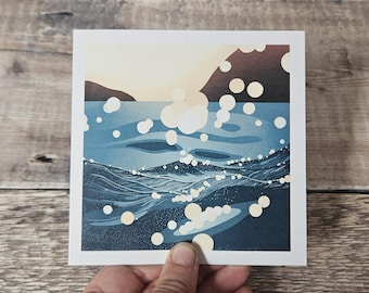Bokeh Greetings Card: Linolschnitt Kunstwerk, Strandlandschaft, Meerlandschaft, recycelte Karte