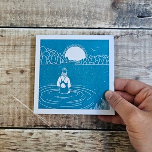 Nageur au lever du soleil - Une seule carte de voeux carrée inspirée de la nage sauvage avec une enveloppe brune (vierge à l'intérieur)
