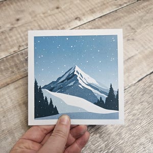 Snowy Mountain - Cartão de felicitações quadrado único com envelope marrom reciclado (em branco por dentro)