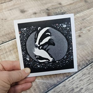 Badger Embrace - Une seule carte de voeux carrée avec enveloppe marron recyclée (vierge à l'intérieur)