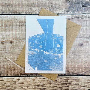 Tremper un orteil - Une seule carte de voeux inspirée de la nage en mer avec une enveloppe brune recyclée (vierge à l'intérieur)