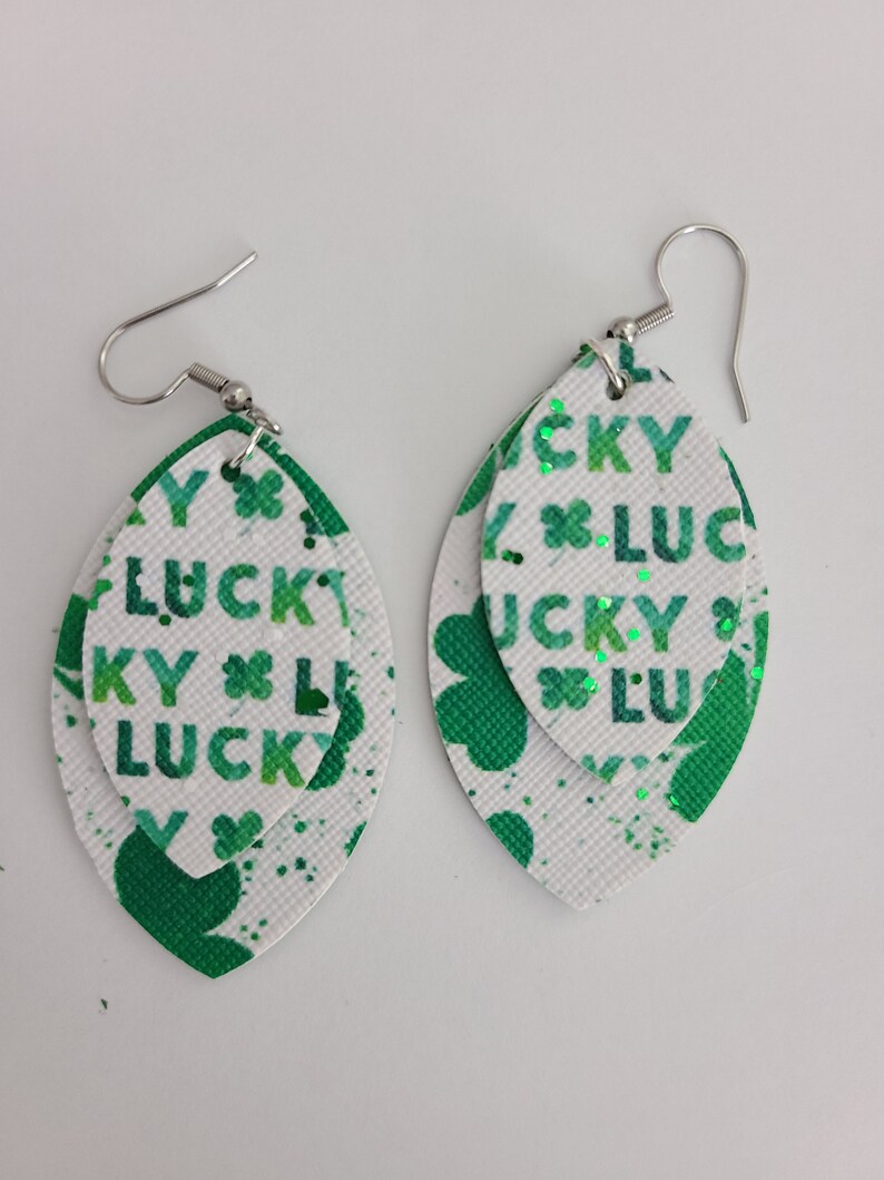 Glitter St dangle earrings lightweight earrings faux Leather earrings Shamrock Patrick/'s Day