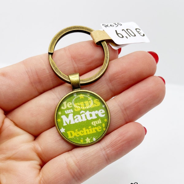 Porte clé bronze et vert avec cabochon à message « je suis un maître qui déchire » (paquet cadeau offert) idéal cadeau fin d’année