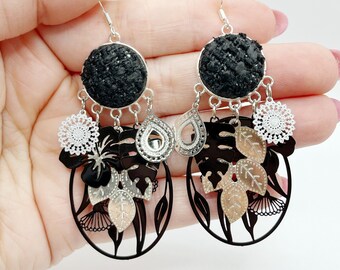 Boucles d’oreilles fantaisies artisanales bohèmes chic et hivernales noir et argentées cabochon imitation laine chic et uniques