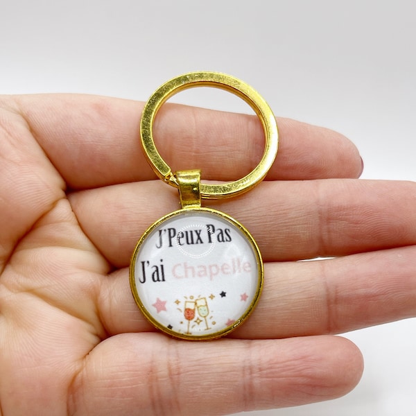 Porte clé Doré avec cabochon en verre imprimé « j’peux pas j’ai chapelle» idéal pour offrir en cadeau carnaval de Dunkerque unique fait main