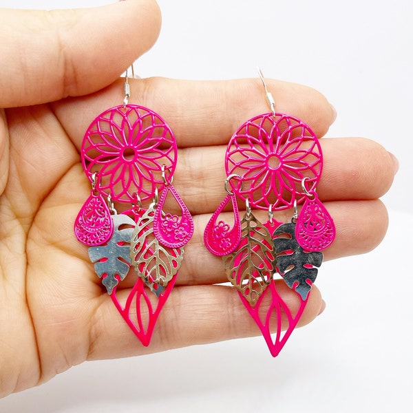 boucles d'oreilles fantaisies ethniques et bohèmes chic légères rose fluo et argenté faites main uniques